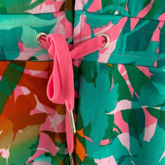 XS JUICY COUTURE
Printed Zip Front Tank Jumpsuit In Tropical Palm Cambo … - Picture 9 of 16